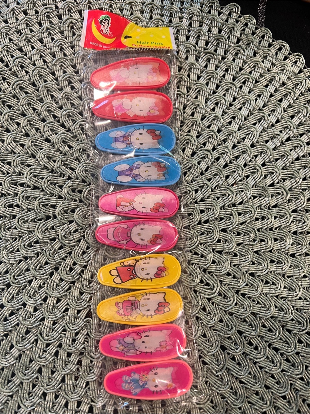 NWT Cute Hello Kitty Style Assorted Hair Clips - Pink Blue Yellow. 10 clips